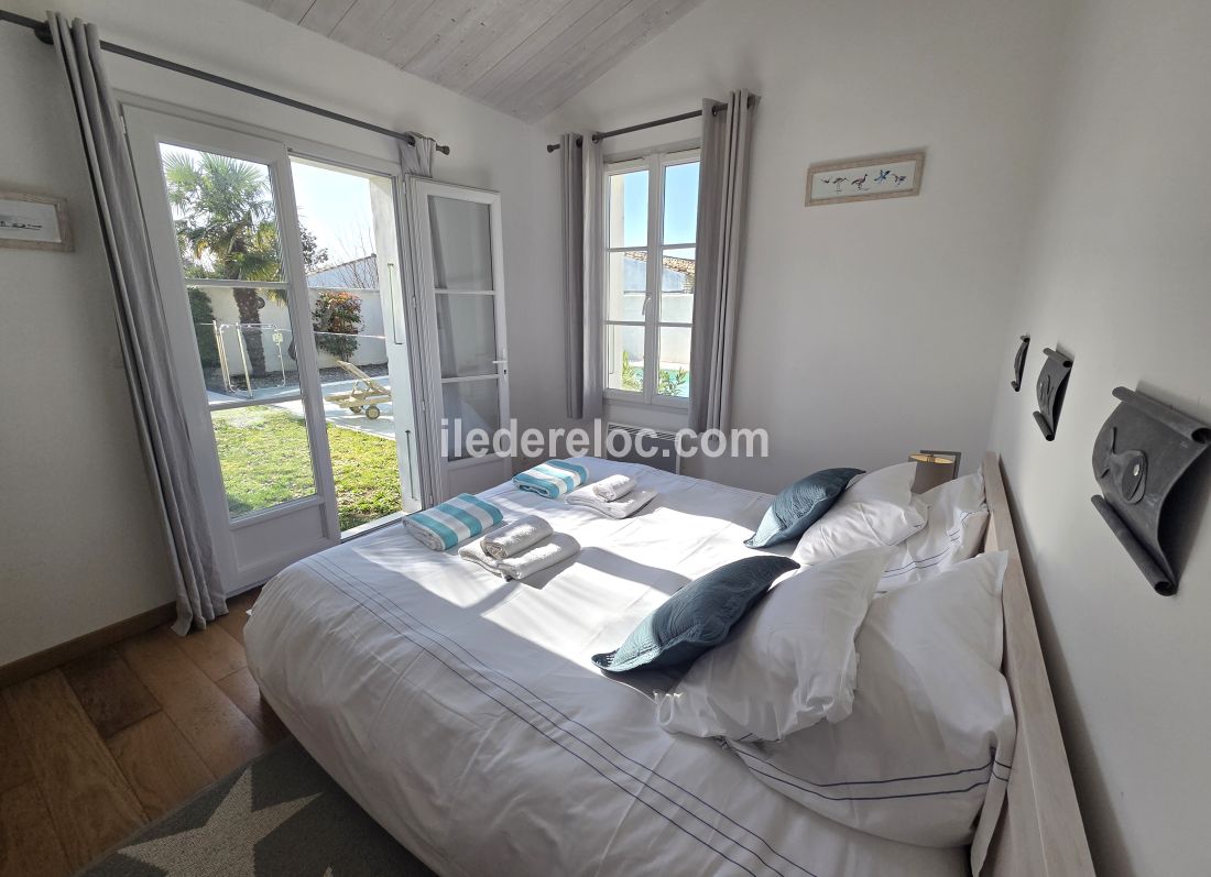 Photo 24 : CHAMBRE d'une maison situ&eacute;e &agrave; Le Bois-Plage-en-R&eacute;, &icirc;le de R&eacute;.
