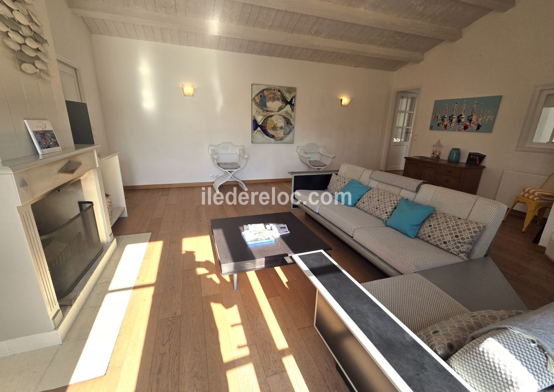 Photo 11 : SEJOUR d'une maison situ&eacute;e &agrave; Le Bois-Plage-en-R&eacute;, &icirc;le de R&eacute;.