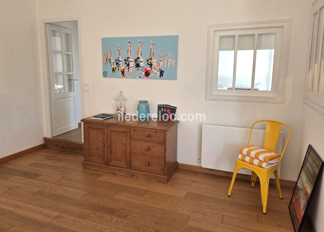 Photo 12 : SEJOUR d'une maison situ&eacute;e &agrave; Le Bois-Plage-en-R&eacute;, &icirc;le de R&eacute;.