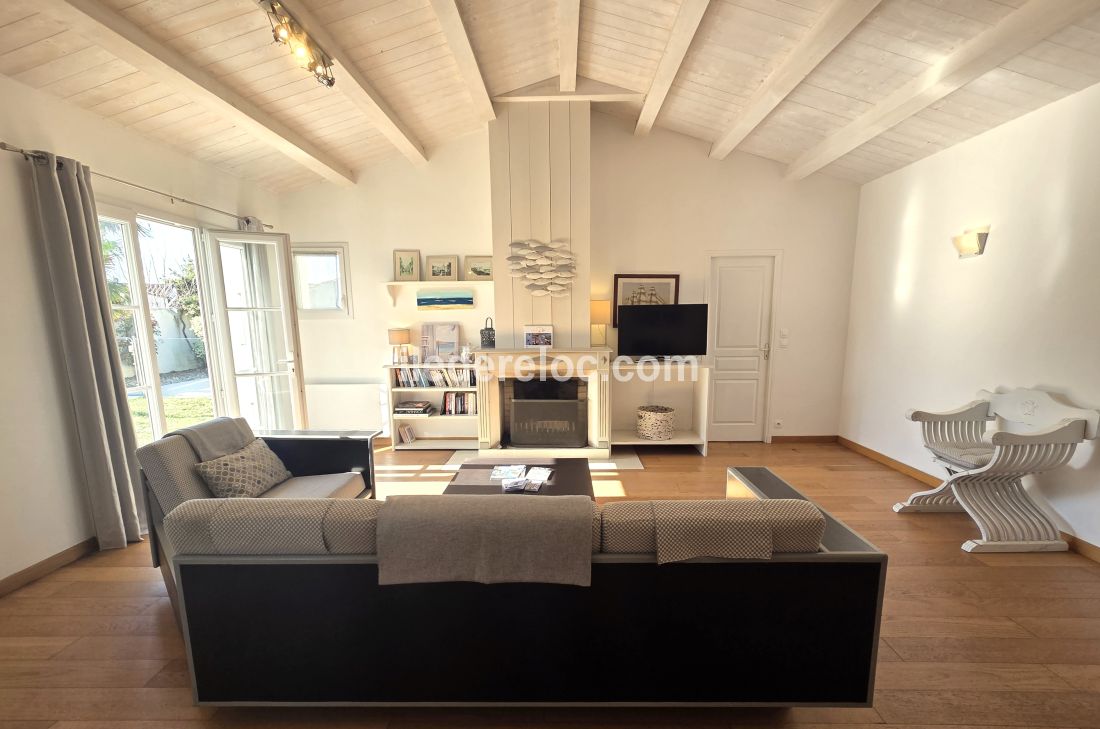 Photo 13 : SEJOUR d'une maison situ&eacute;e &agrave; Le Bois-Plage-en-R&eacute;, &icirc;le de R&eacute;.