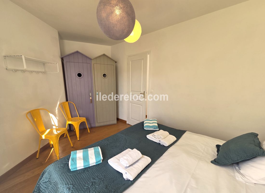 Photo 39 : CHAMBRE d'une maison situ&eacute;e &agrave; Le Bois-Plage-en-R&eacute;, &icirc;le de R&eacute;.