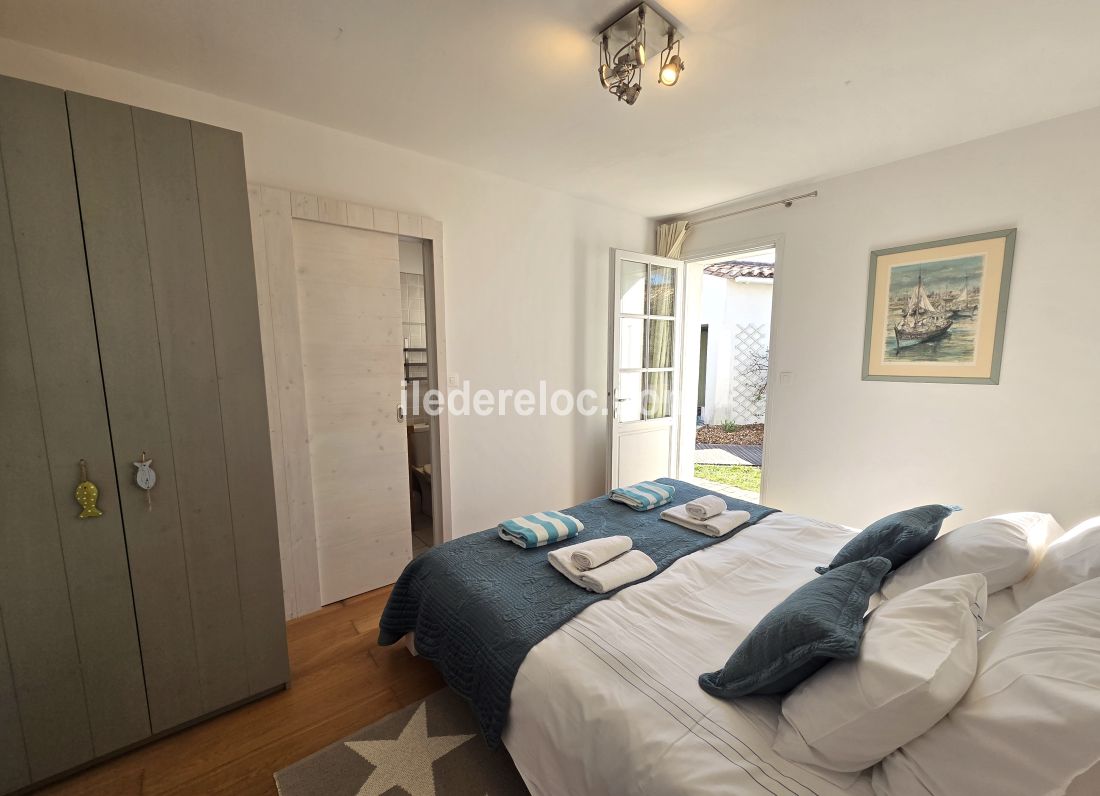 Photo 40 : CHAMBRE d'une maison situ&eacute;e &agrave; Le Bois-Plage-en-R&eacute;, &icirc;le de R&eacute;.