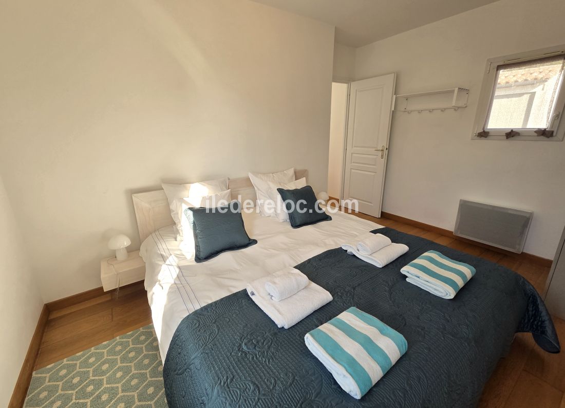 Photo 41 : CHAMBRE d'une maison situ&eacute;e &agrave; Le Bois-Plage-en-R&eacute;, &icirc;le de R&eacute;.