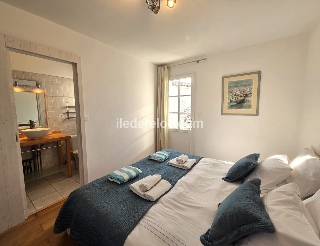 Photo 42 : CHAMBRE d'une maison situ&eacute;e &agrave; Le Bois-Plage-en-R&eacute;, &icirc;le de R&eacute;.