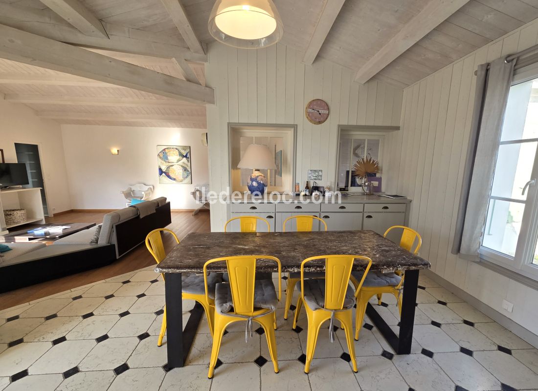 Photo 18 : SEJOUR d'une maison situ&eacute;e &agrave; Le Bois-Plage-en-R&eacute;, &icirc;le de R&eacute;.