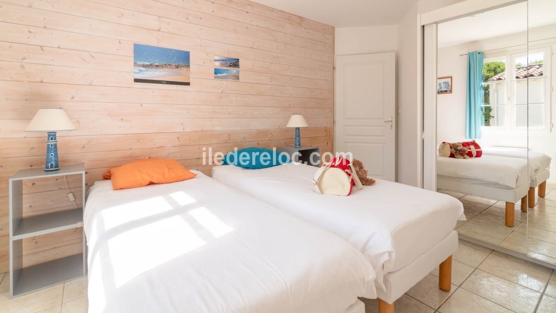 Photo 16 : CHAMBRE d'une maison situ&eacute;e &agrave; Les Portes-en-R&eacute;, &icirc;le de R&eacute;.