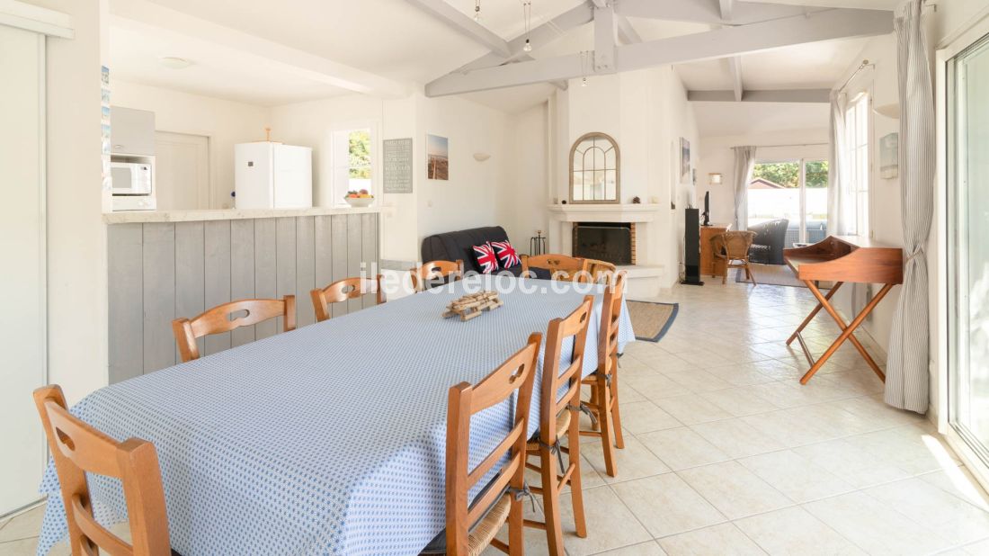 Photo 7 : SEJOUR d'une maison situ&eacute;e &agrave; Les Portes-en-R&eacute;, &icirc;le de R&eacute;.