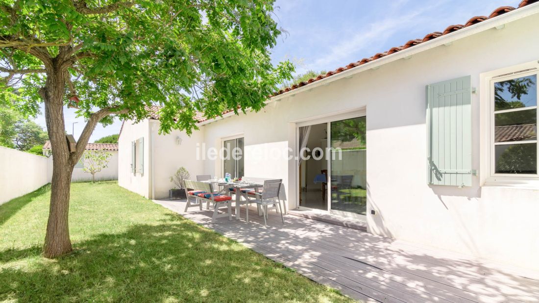 Photo 5 : TERRASSE d'une maison situ&eacute;e &agrave; Les Portes-en-R&eacute;, &icirc;le de R&eacute;.