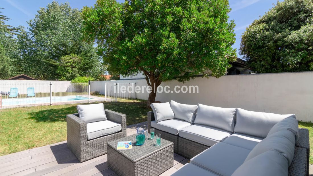 Photo 4 : TERRASSE d'une maison situ&eacute;e &agrave; Les Portes-en-R&eacute;, &icirc;le de R&eacute;.
