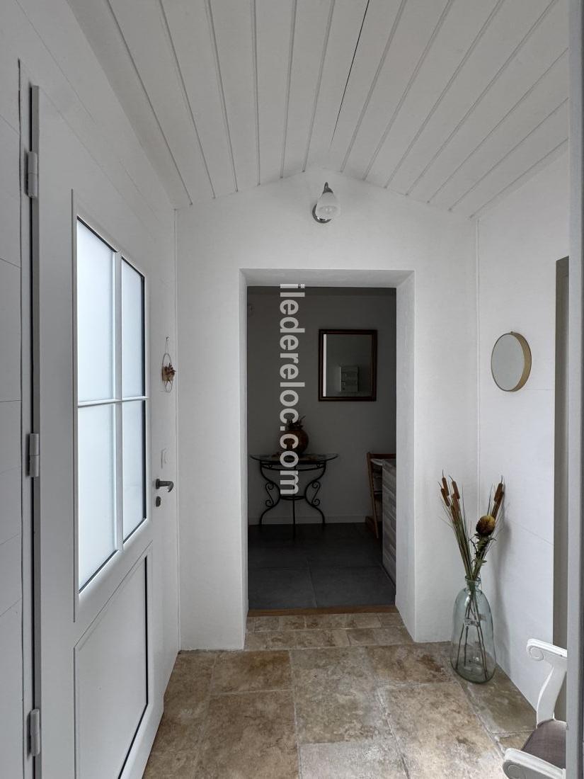 Photo 32 : ENTREE d'une maison situ&eacute;e &agrave; Rivedoux-Plage, &icirc;le de R&eacute;.