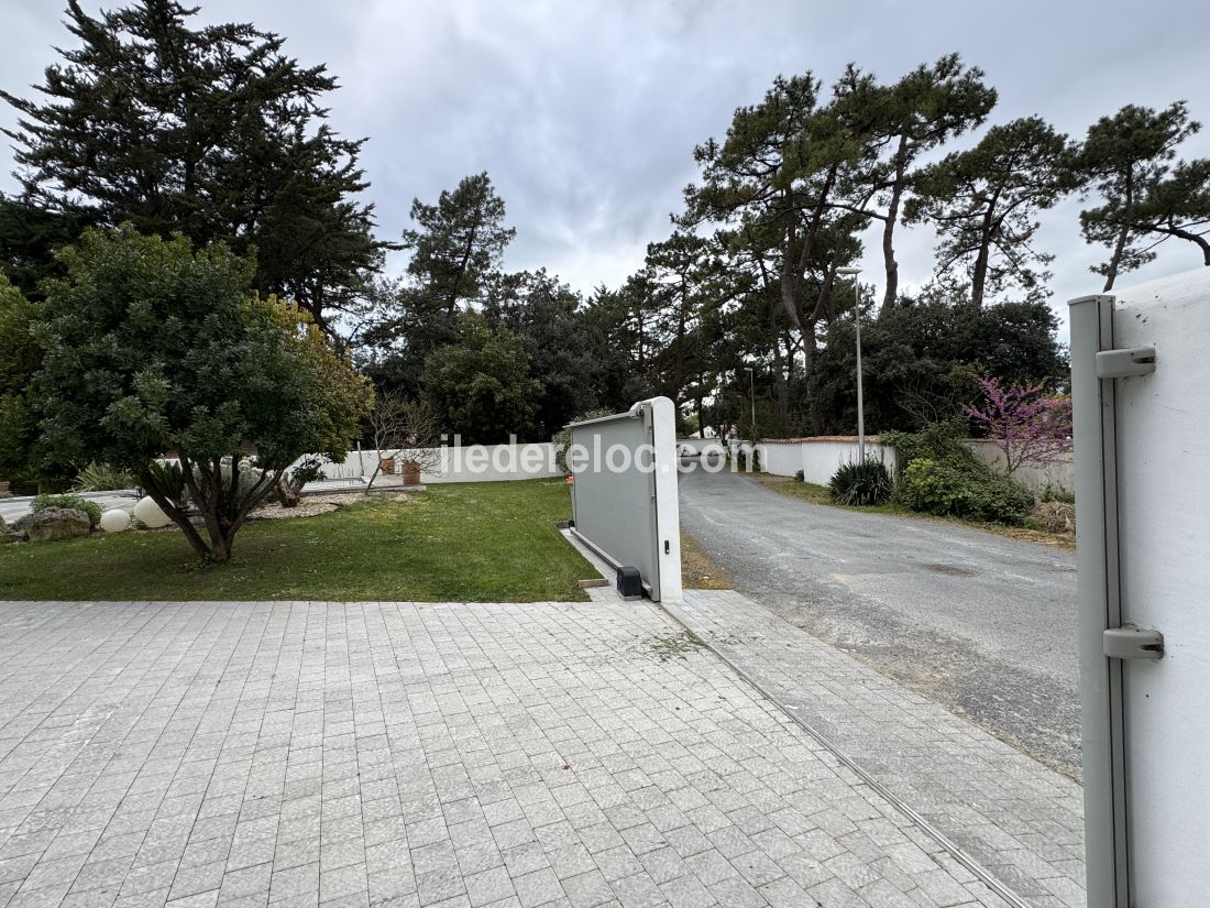 Photo 4 : ENTREE d'une maison situ&eacute;e &agrave; Rivedoux-Plage, &icirc;le de R&eacute;.