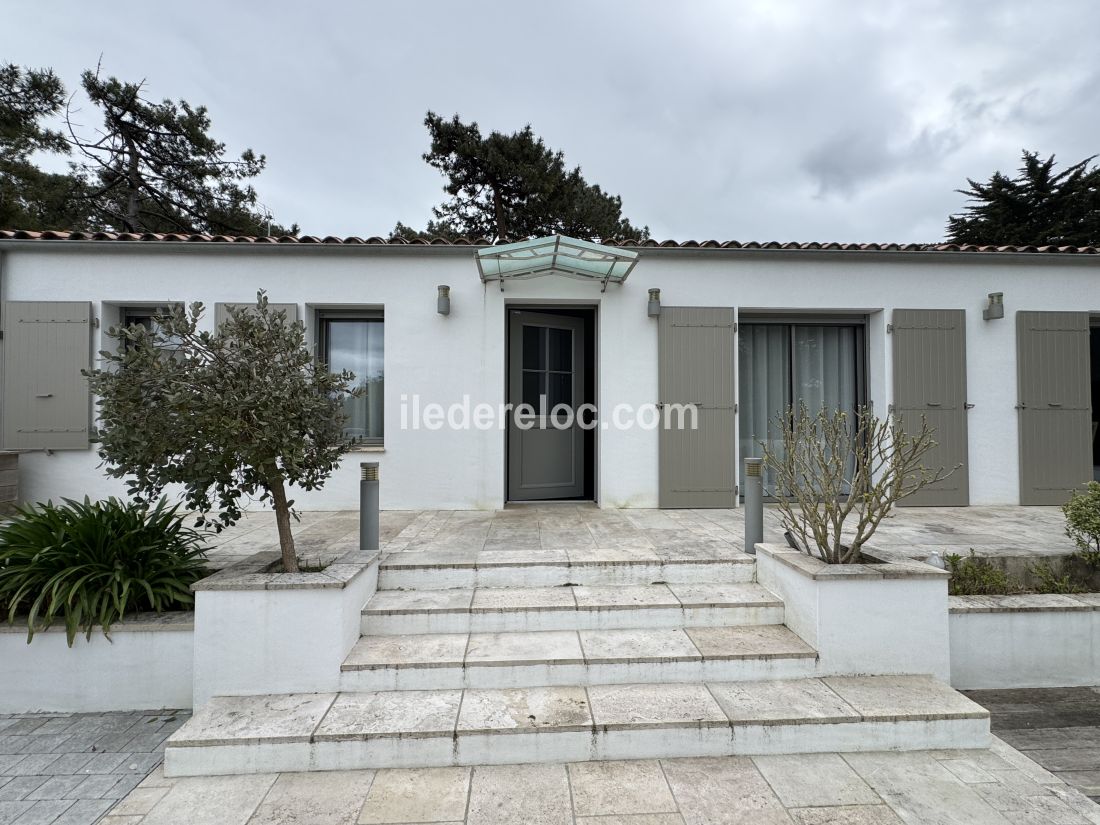 Photo 5 : EXTERIEUR d'une maison situ&eacute;e &agrave; Rivedoux-Plage, &icirc;le de R&eacute;.