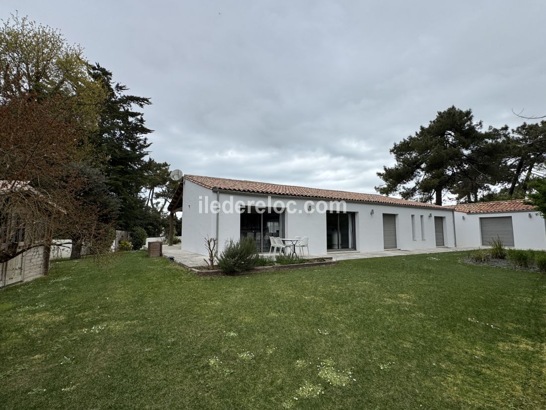 Photo 43 : JARDIN d'une maison situ&eacute;e &agrave; Rivedoux-Plage, &icirc;le de R&eacute;.