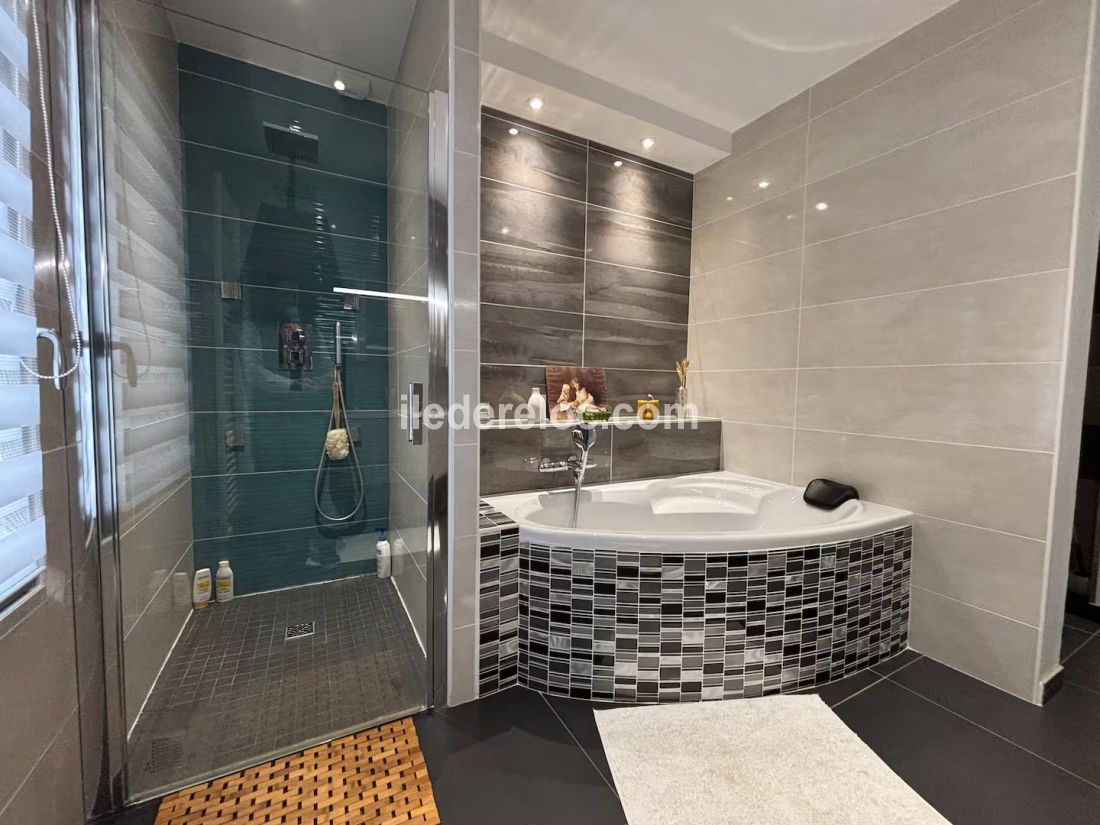 Photo 21 : SALLEDEBAIN d'une maison situ&eacute;e &agrave; Rivedoux-Plage, &icirc;le de R&eacute;.