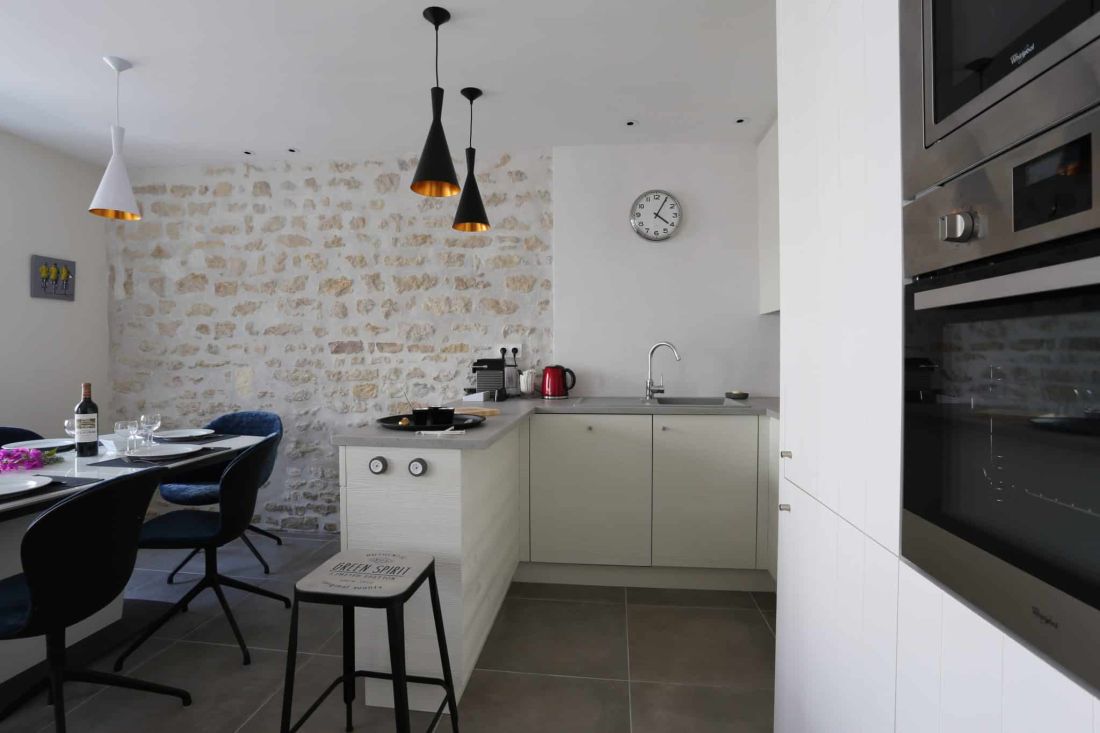 Photo 8 : CUISINE d'une maison situ&eacute;e &agrave; Ars en R&eacute;, &icirc;le de R&eacute;.