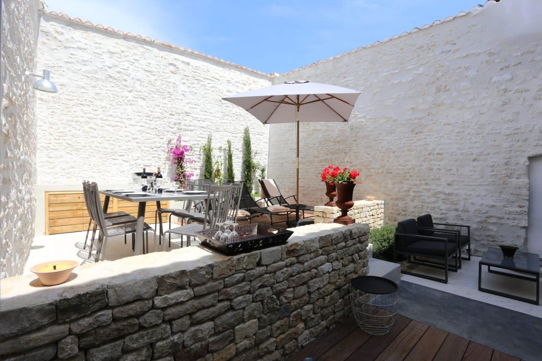 Photo 10 : EXTERIEUR d'une maison situ&eacute;e &agrave; Ars en R&eacute;, &icirc;le de R&eacute;.