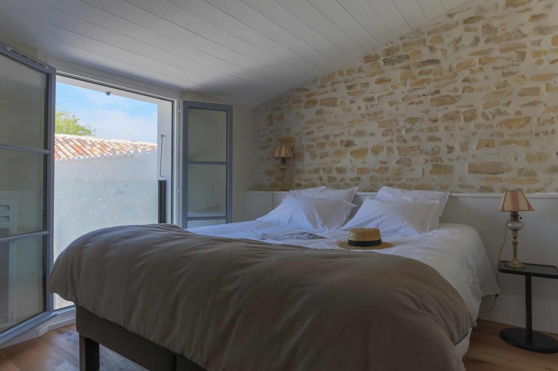 Photo 11 : CHAMBRE d'une maison situ&eacute;e &agrave; Ars en R&eacute;, &icirc;le de R&eacute;.