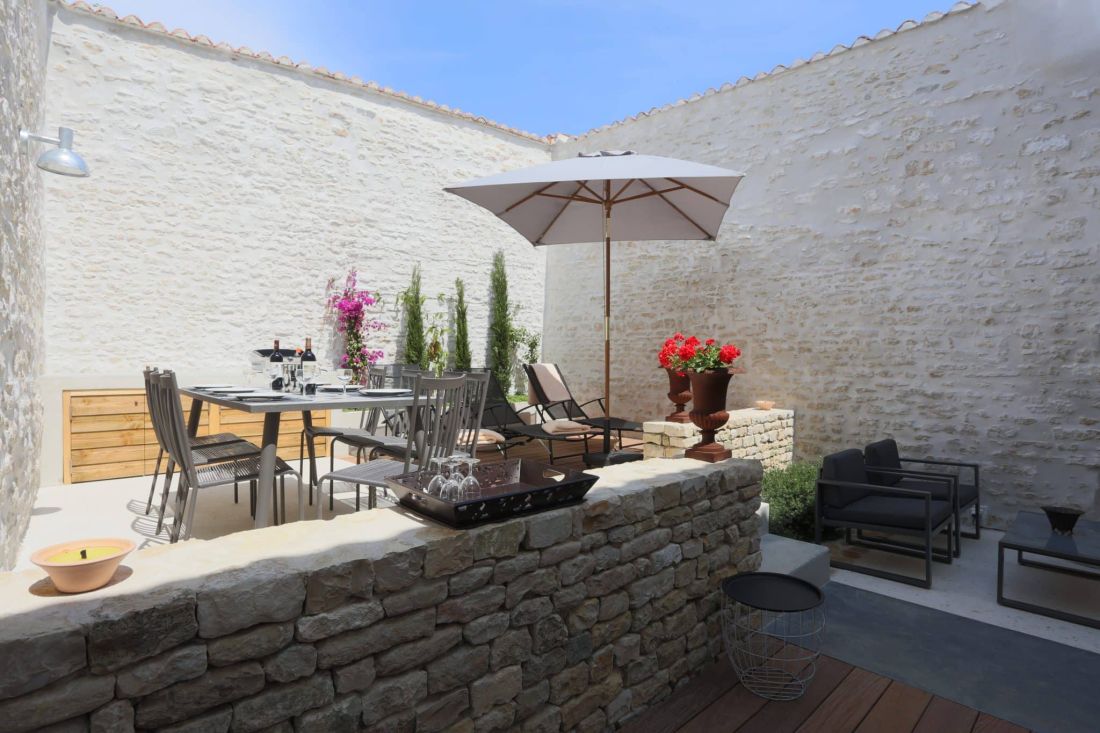 Photo 5 : EXTERIEUR d'une maison situ&eacute;e &agrave; Ars en R&eacute;, &icirc;le de R&eacute;.