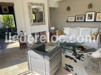 Photo 10 : SEJOUR d'une maison situ&eacute;e &agrave; Saint-Martin-de-R&eacute;, &icirc;le de R&eacute;.