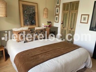 Photo 24 : CHAMBRE d'une maison situ&eacute;e &agrave; Saint-Martin-de-R&eacute;, &icirc;le de R&eacute;.