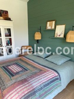 Photo 14 : CHAMBRE d'une maison situ&eacute;e &agrave; Saint-Martin-de-R&eacute;, &icirc;le de R&eacute;.