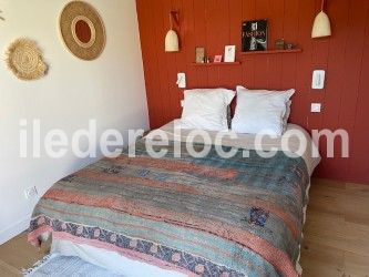 Photo 18 : CHAMBRE d'une maison situ&eacute;e &agrave; Saint-Martin-de-R&eacute;, &icirc;le de R&eacute;.