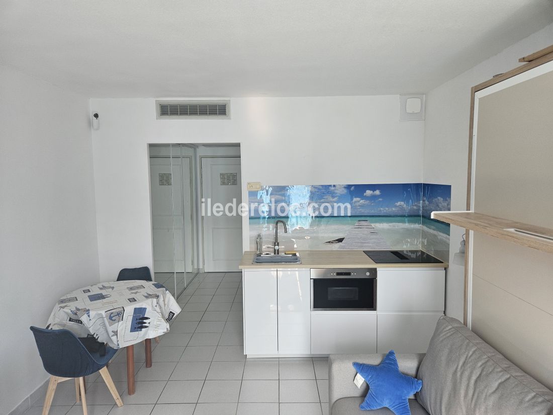 Photo 4 : NC d'une maison situ&eacute;e &agrave; Ars en R&eacute;, &icirc;le de R&eacute;.