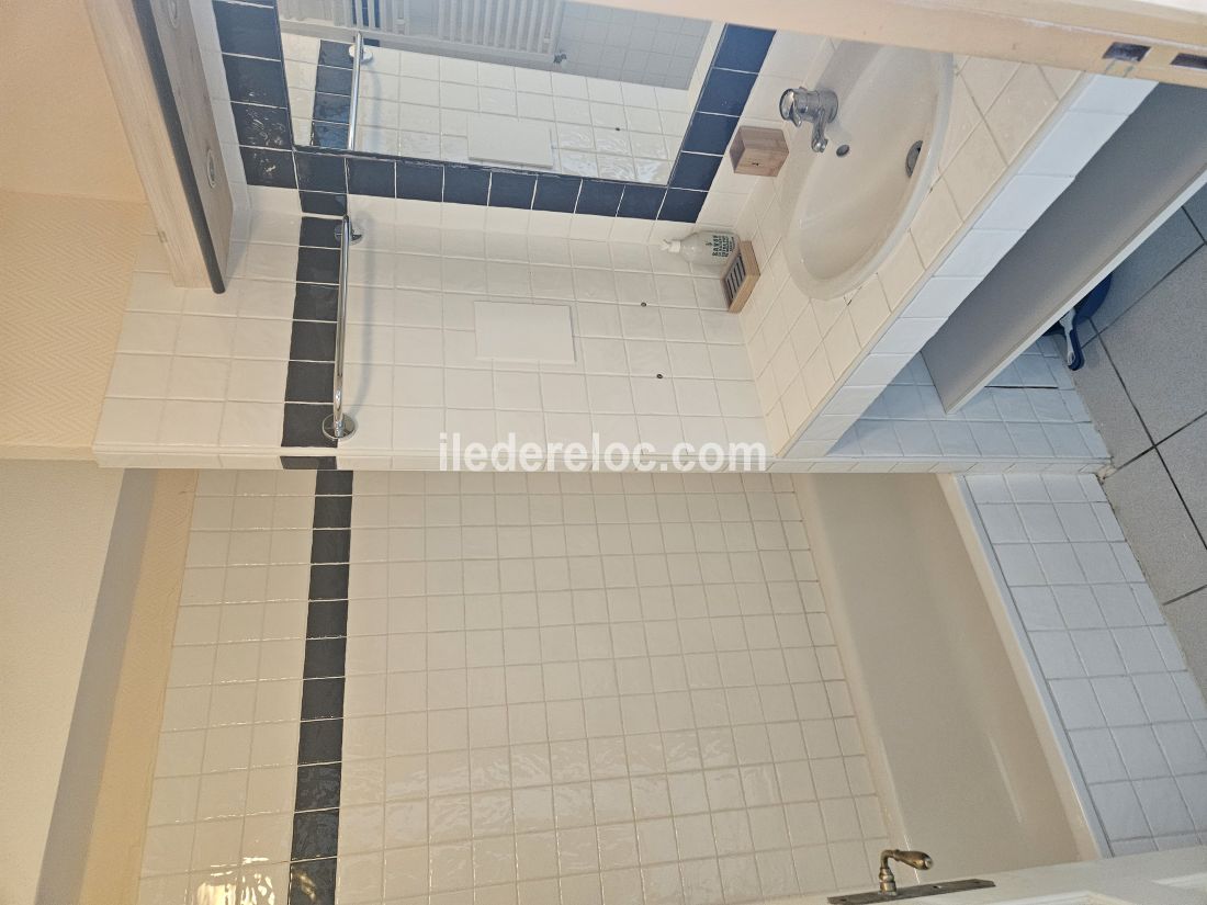 Photo 10 : NC d'une maison situ&eacute;e &agrave; Ars en R&eacute;, &icirc;le de R&eacute;.