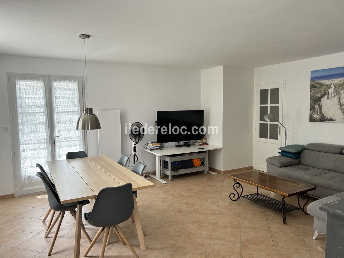 Photo 7 : SEJOUR d'une maison situ&eacute;e &agrave; La Flotte-en-R&eacute;, &icirc;le de R&eacute;.