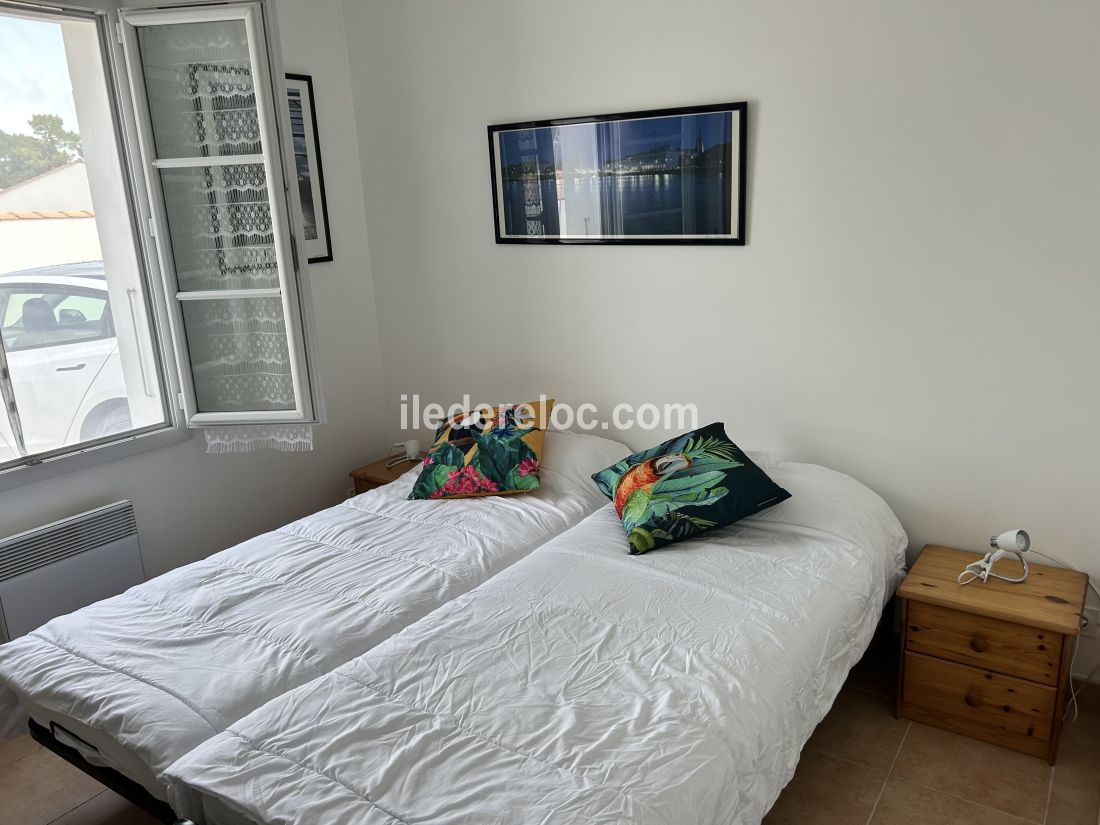 Photo 12 : CHAMBRE d'une maison situ&eacute;e &agrave; La Flotte-en-R&eacute;, &icirc;le de R&eacute;.