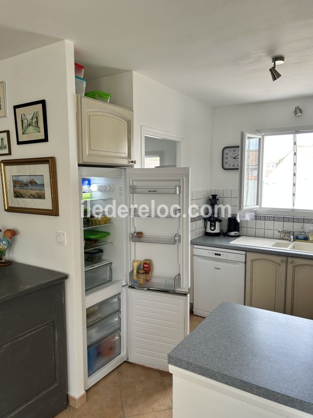 Photo 10 : CUISINE d'une maison situ&eacute;e &agrave; La Flotte-en-R&eacute;, &icirc;le de R&eacute;.