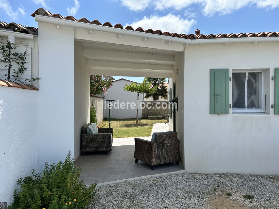 Photo 4 : ENTREE d'une maison situ&eacute;e &agrave; La Flotte-en-R&eacute;, &icirc;le de R&eacute;.