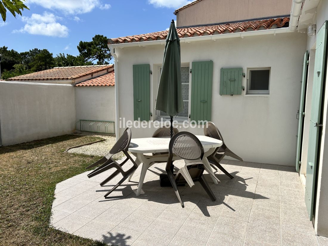 Photo 5 : PATIO d'une maison situ&eacute;e &agrave; La Flotte-en-R&eacute;, &icirc;le de R&eacute;.