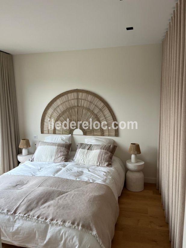 Photo 9 : CHAMBRE d'une maison situ&eacute;e &agrave; La Couarde-sur-mer, &icirc;le de R&eacute;.