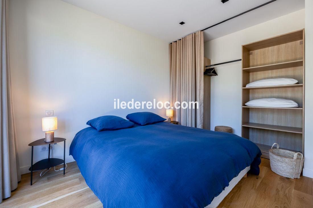 Photo 11 : CHAMBRE d'une maison situ&eacute;e &agrave; La Couarde-sur-mer, &icirc;le de R&eacute;.