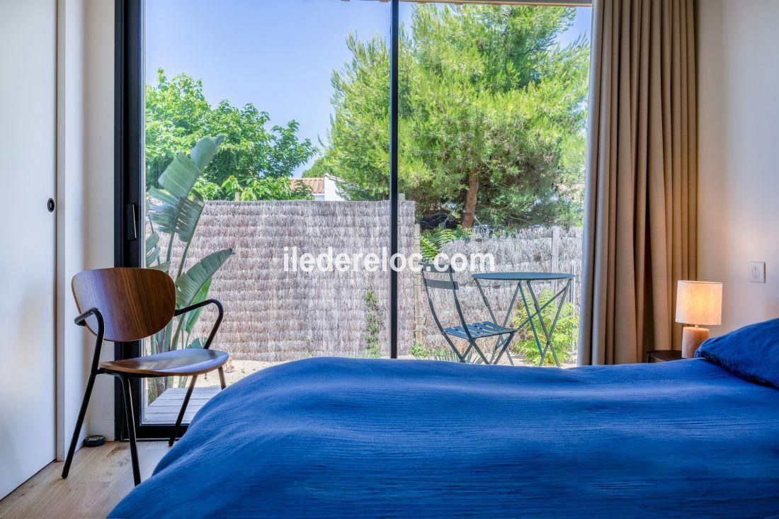 Photo 14 : CHAMBRE d'une maison situ&eacute;e &agrave; La Couarde-sur-mer, &icirc;le de R&eacute;.