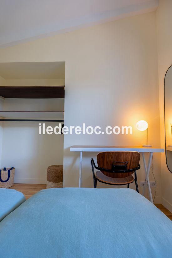 Photo 13 : CHAMBRE d'une maison situ&eacute;e &agrave; La Couarde-sur-mer, &icirc;le de R&eacute;.