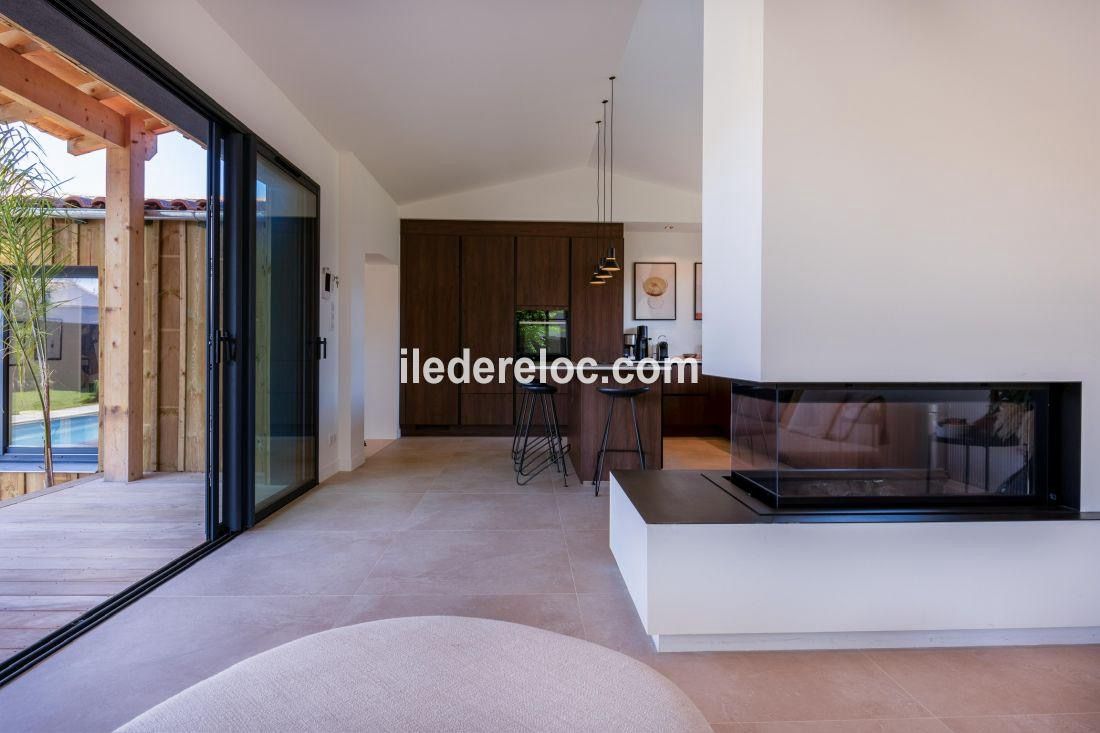 Photo 7 : SEJOUR d'une maison situ&eacute;e &agrave; La Couarde-sur-mer, &icirc;le de R&eacute;.