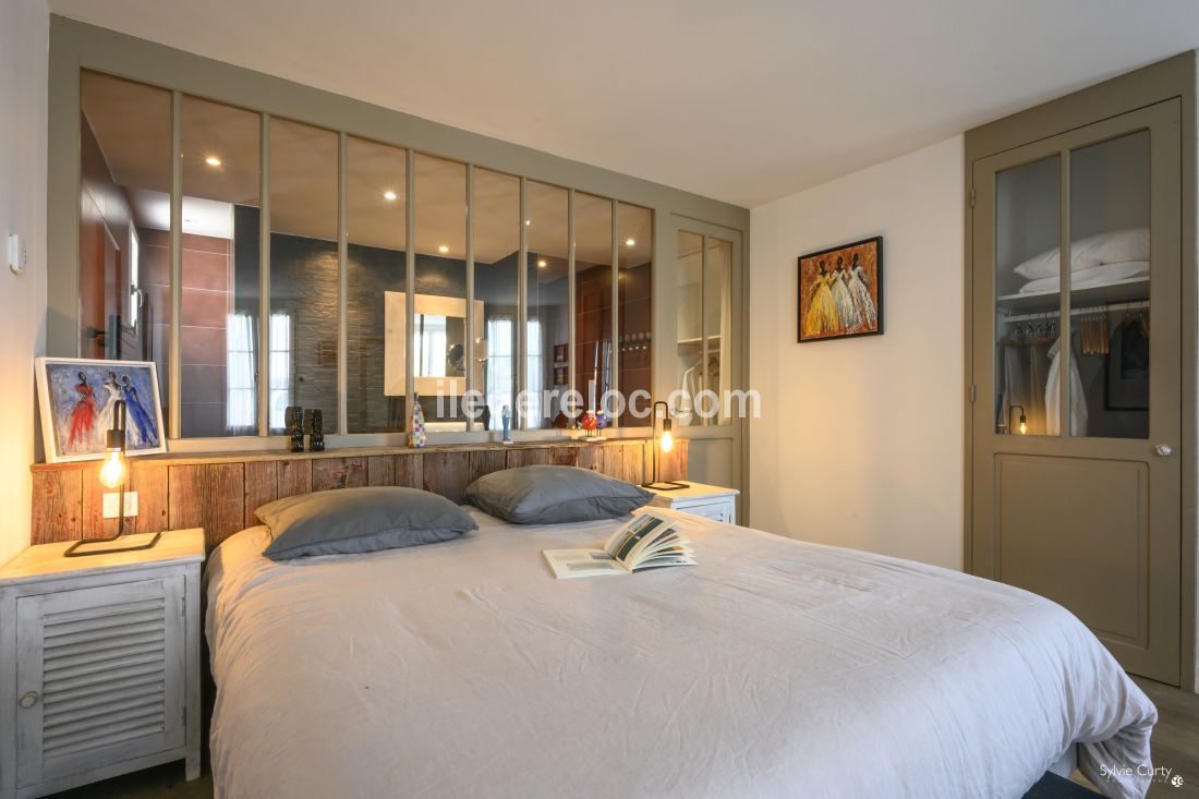 Photo 12 : CHAMBRE d'une maison situ&eacute;e &agrave; Le Bois-Plage-en-R&eacute;, &icirc;le de R&eacute;.