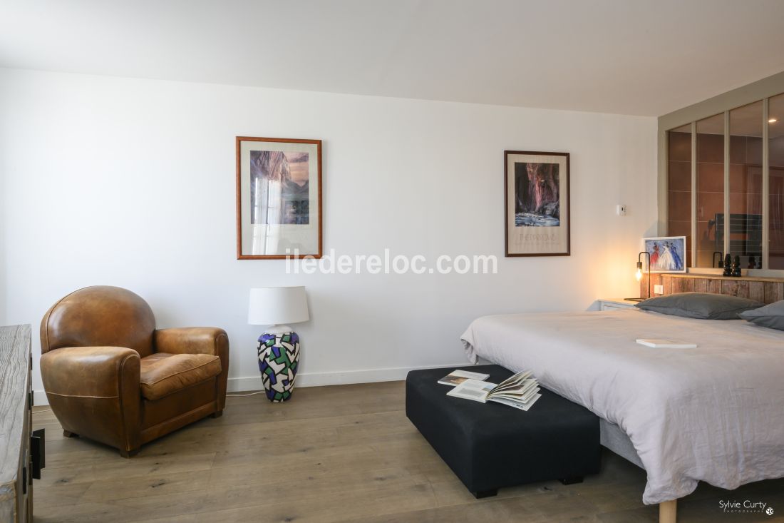 Photo 18 : CHAMBRE d'une maison situ&eacute;e &agrave; Le Bois-Plage-en-R&eacute;, &icirc;le de R&eacute;.