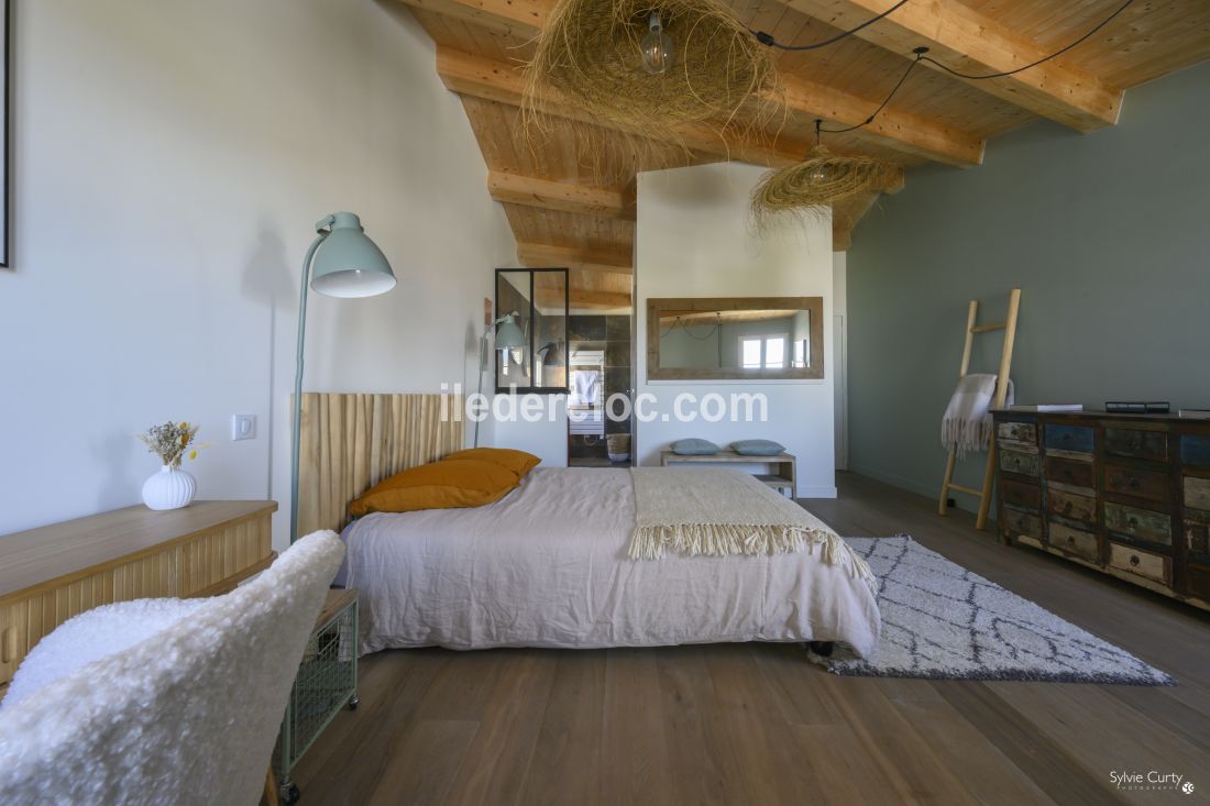 Photo 21 : CHAMBRE d'une maison situ&eacute;e &agrave; Le Bois-Plage-en-R&eacute;, &icirc;le de R&eacute;.