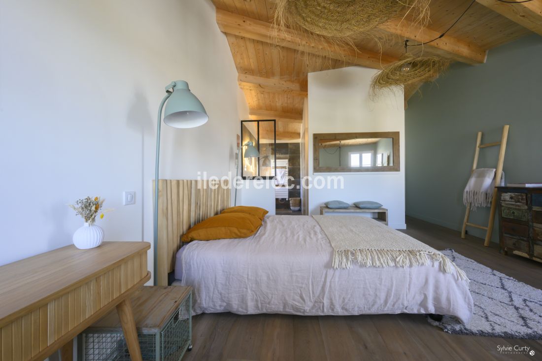 Photo 26 : CHAMBRE d'une maison situ&eacute;e &agrave; Le Bois-Plage-en-R&eacute;, &icirc;le de R&eacute;.