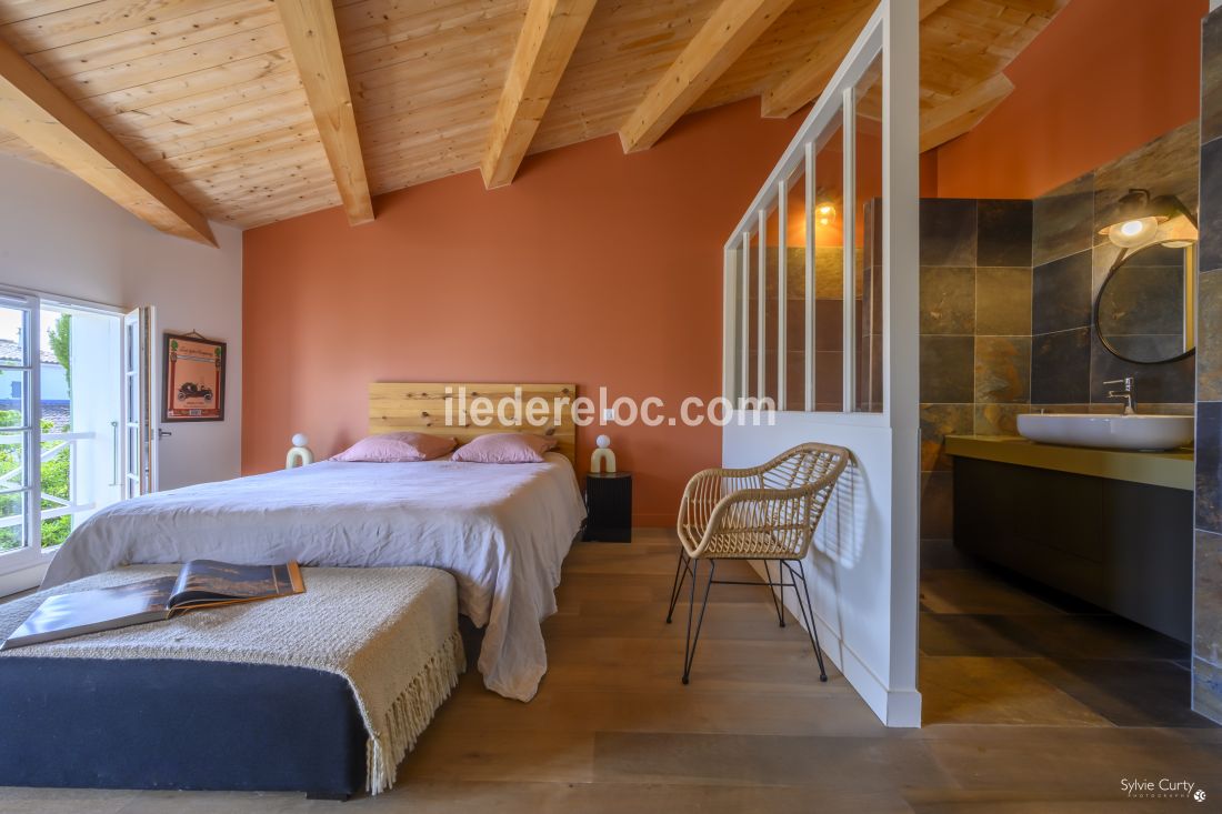 Photo 32 : CHAMBRE d'une maison situ&eacute;e &agrave; Le Bois-Plage-en-R&eacute;, &icirc;le de R&eacute;.