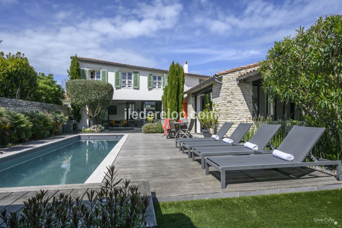 Photo 39 : PISCINE d'une maison situ&eacute;e &agrave; Le Bois-Plage-en-R&eacute;, &icirc;le de R&eacute;.