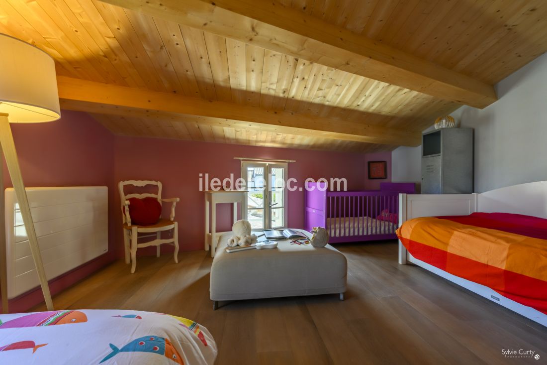 Photo 41 : CHAMBRE d'une maison situ&eacute;e &agrave; Le Bois-Plage-en-R&eacute;, &icirc;le de R&eacute;.