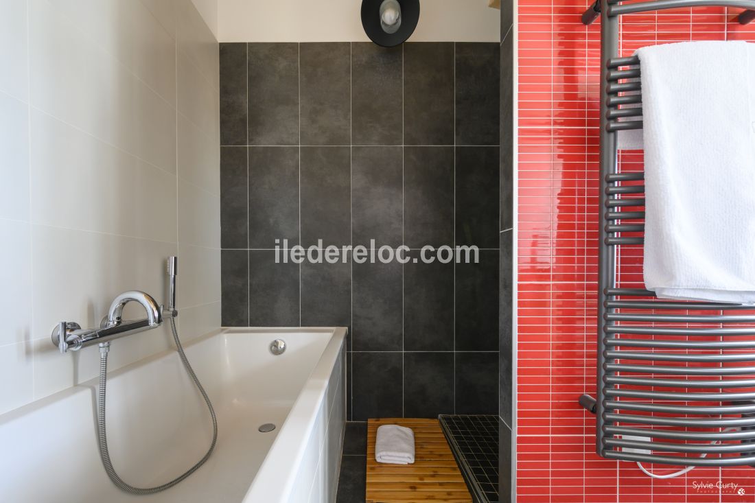 Photo 43 : CHAMBRE d'une maison situ&eacute;e &agrave; Le Bois-Plage-en-R&eacute;, &icirc;le de R&eacute;.