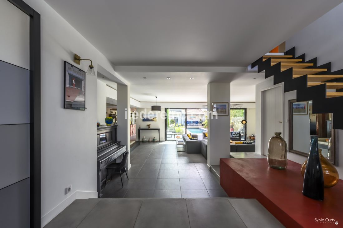 Photo 44 : ENTREE d'une maison situ&eacute;e &agrave; Le Bois-Plage-en-R&eacute;, &icirc;le de R&eacute;.