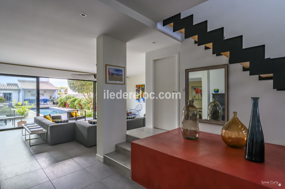 Photo 4 : ENTREE d'une maison situ&eacute;e &agrave; Le Bois-Plage-en-R&eacute;, &icirc;le de R&eacute;.