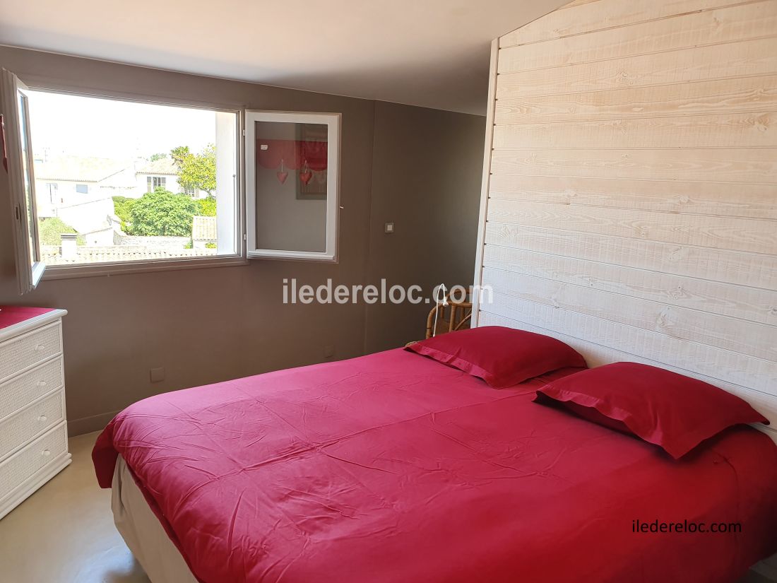 Photo 4 : CHAMBRE d'une maison situ&eacute;e &agrave; Le Bois-Plage-en-R&eacute;, &icirc;le de R&eacute;.