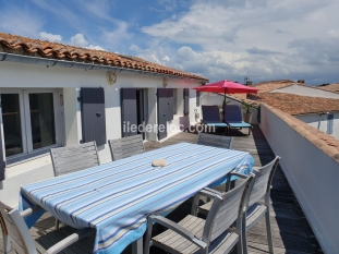 Ile de R&eacute;:Joli appartement contemporain 65m2 avec terrasse 30 m2 au coeur du village 